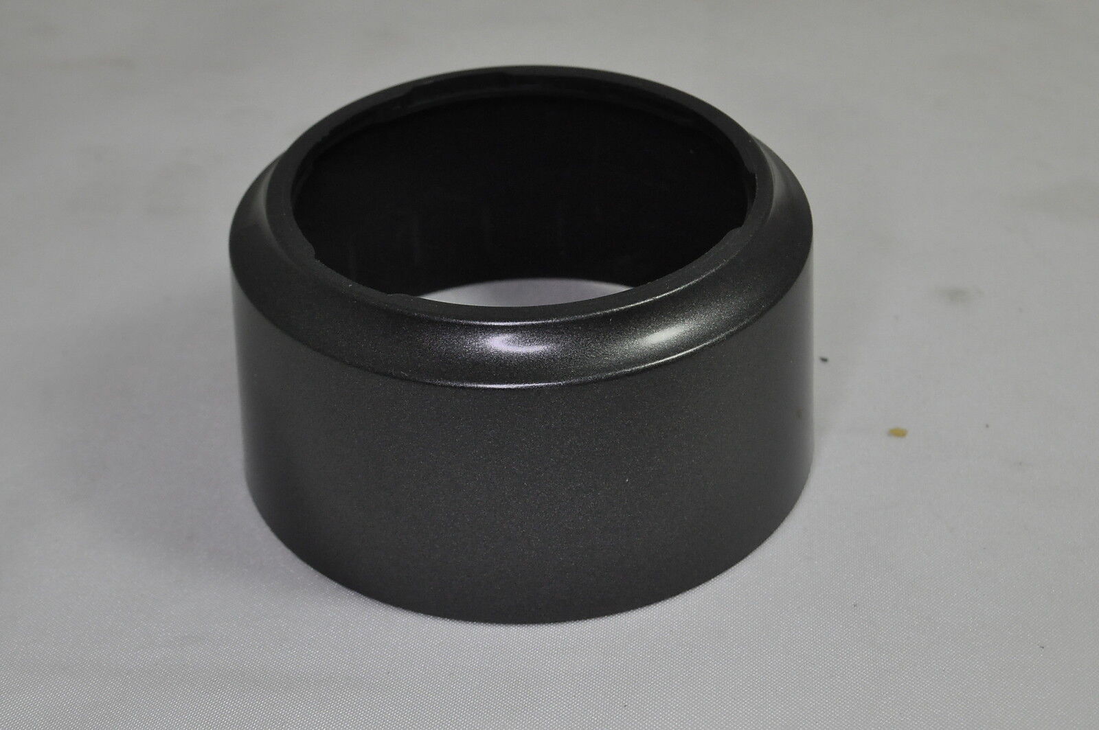 Promaster Plastic Lens Hood 60.5mm inner diameter Twist on Type bayonet