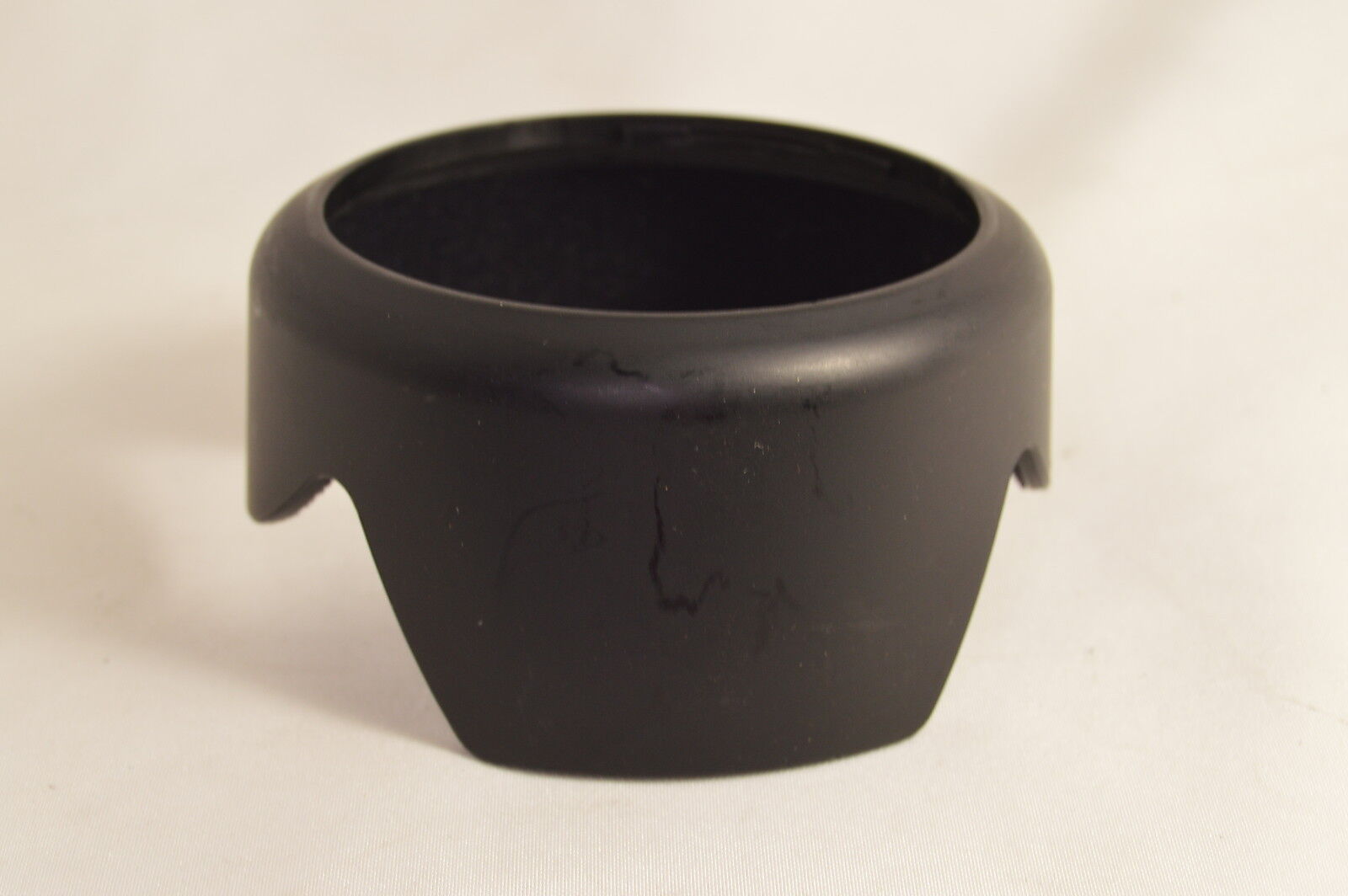 Plastic Lens Hood 66.5mm inner diameter unknown brand or lens O121005
