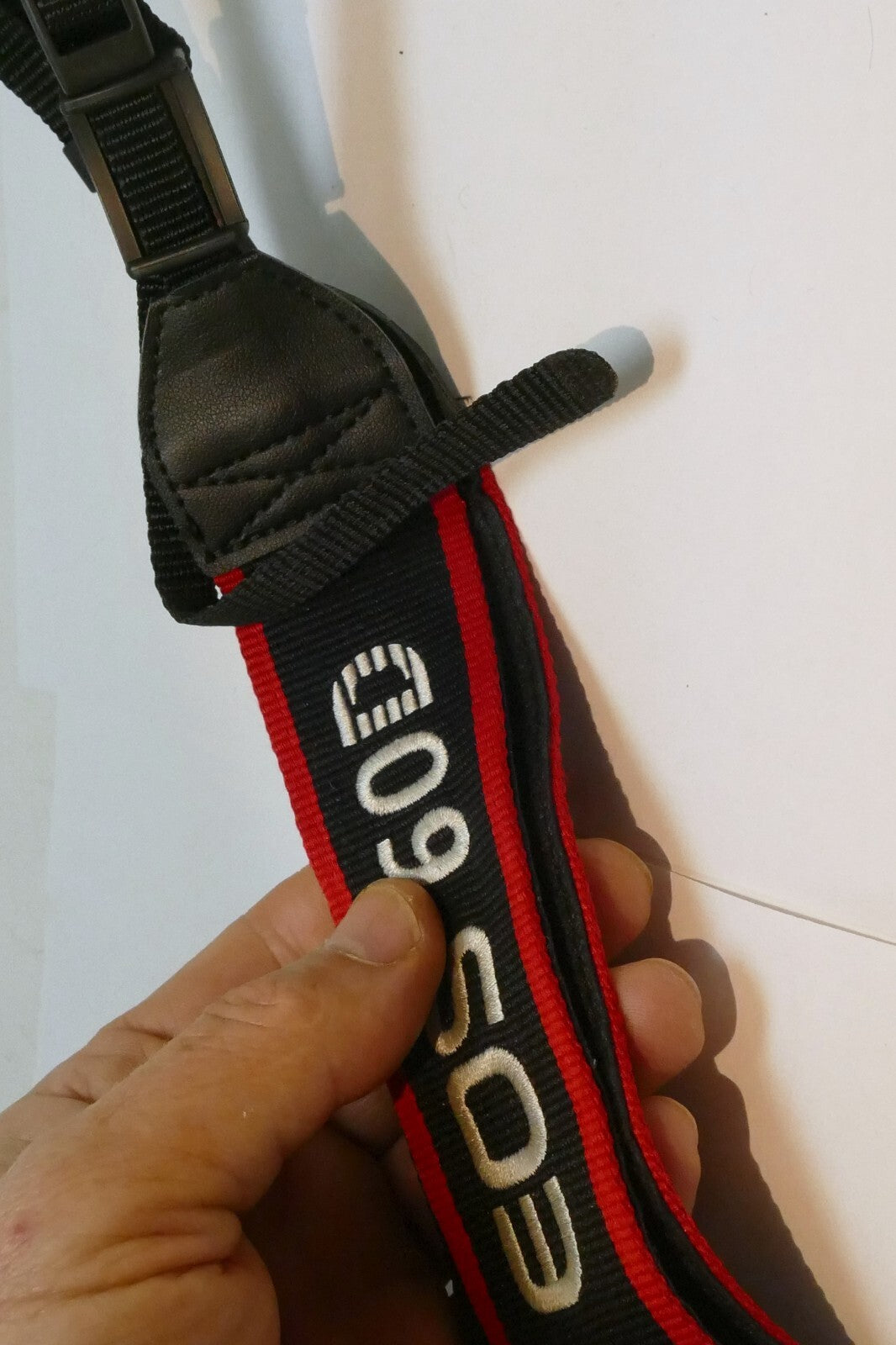 Canon EOS 60D Camera Neck Shoulder Strap Canvas Black/Red - Genuine OEM