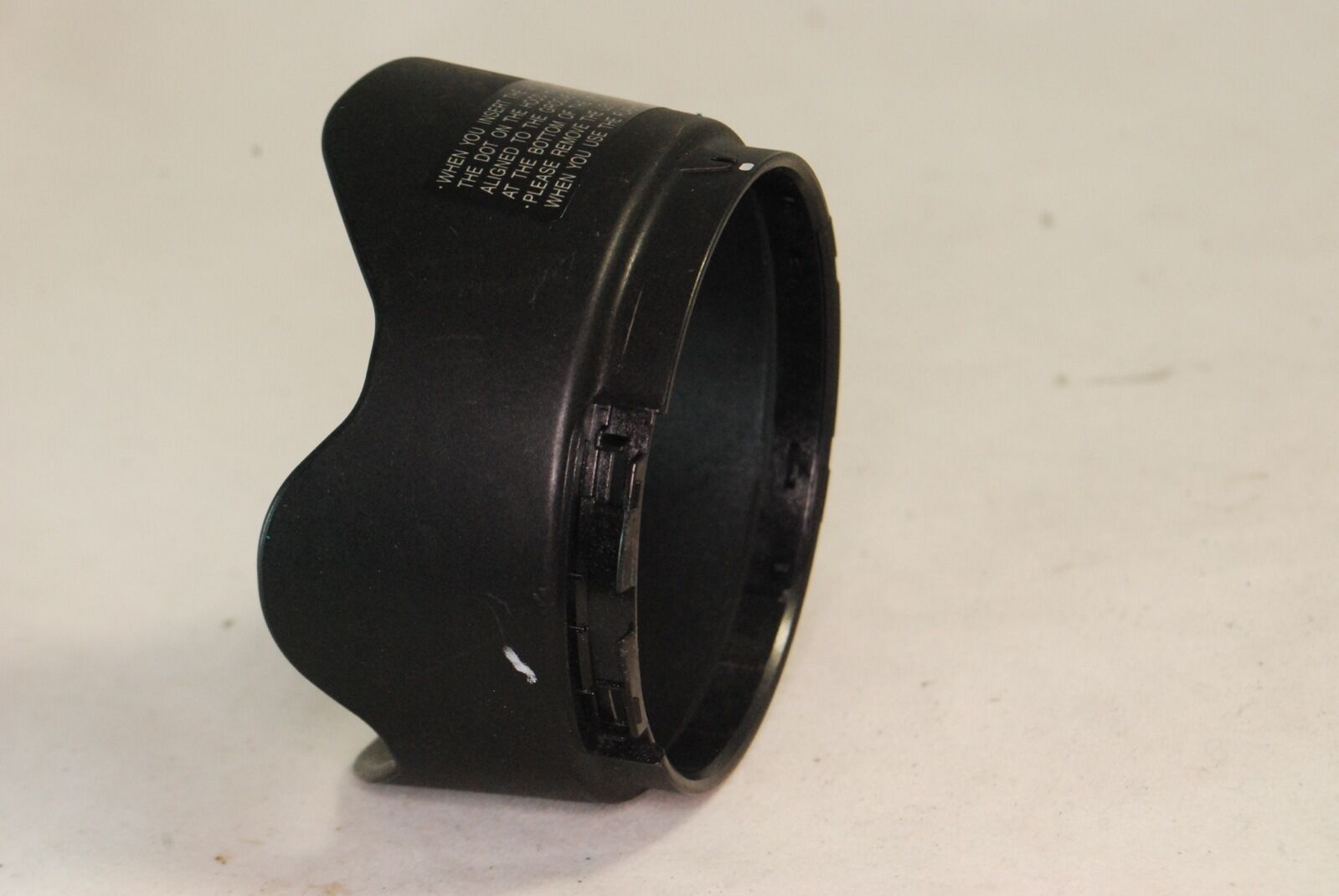 Unknown Brand Black Plastic Lens Hood 63-65mm Twist on type S3108035