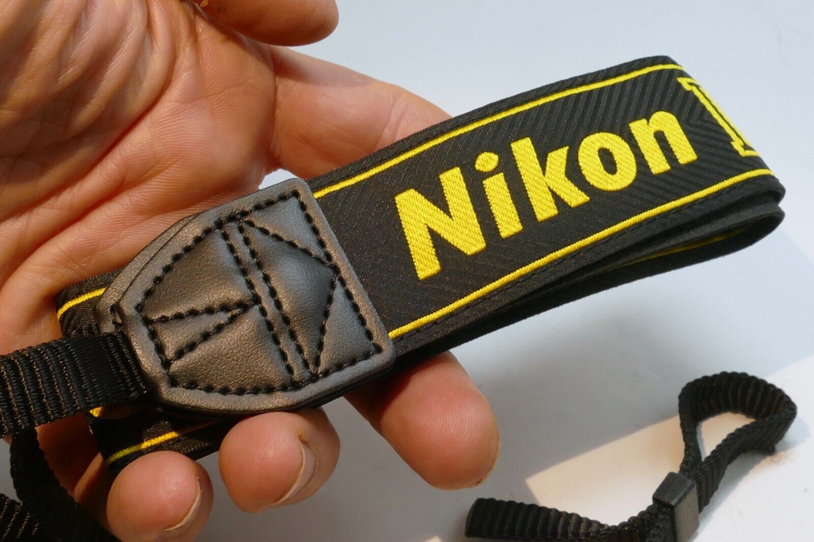 Nikon D810 AN-DC12 AN DC12 Shoulder neck Strap for D810 - Original OEM