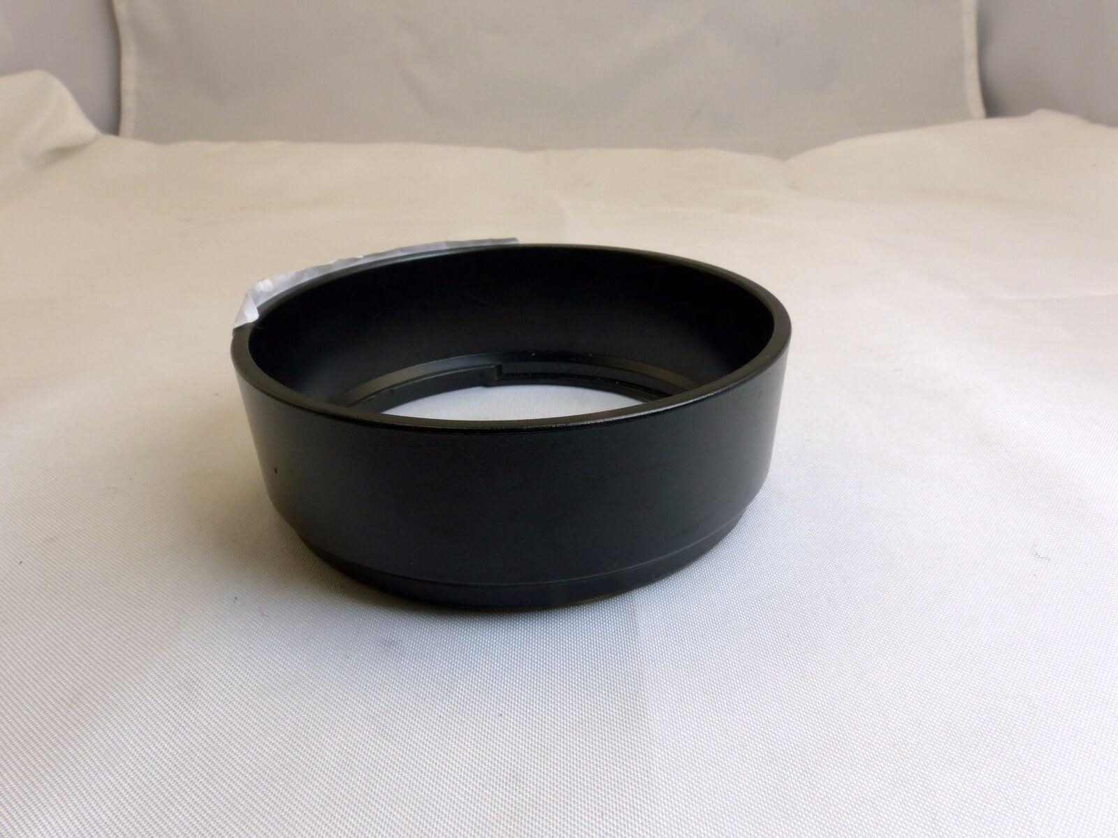 unknown brand 64.3mm ID Lens Hood twist on type  B02027
