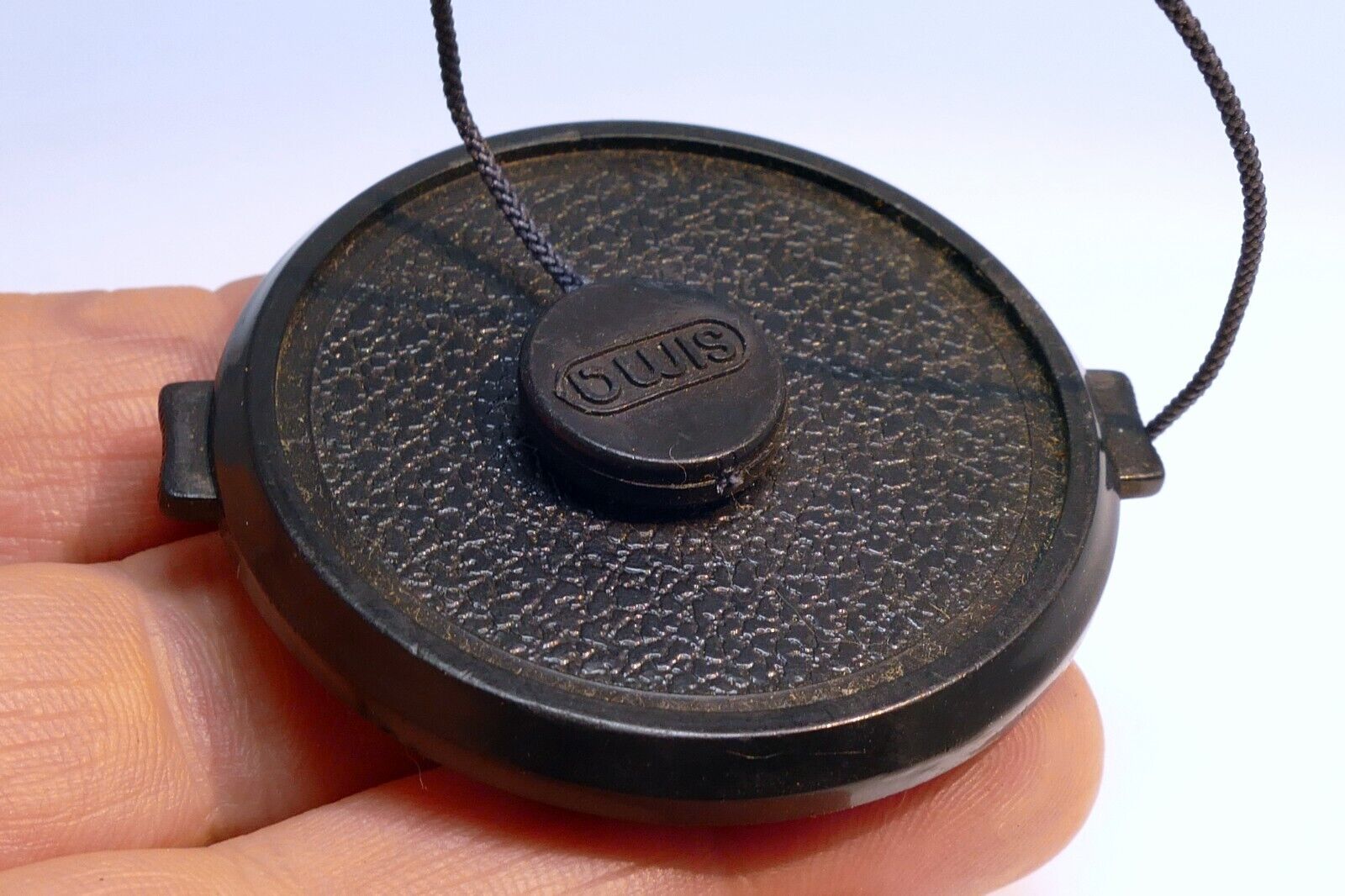 52mm snap on type Front Lens Cap with keeper string for 18-55mm zoom lens