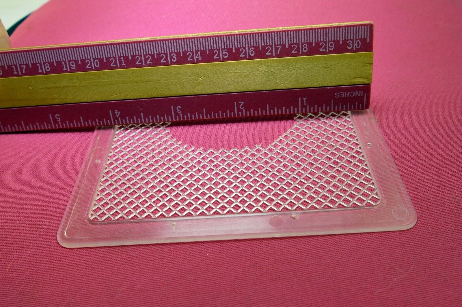 Lindahl Vignette Mask 4.5X4.5" small Horizontal Oval 2" creative High key