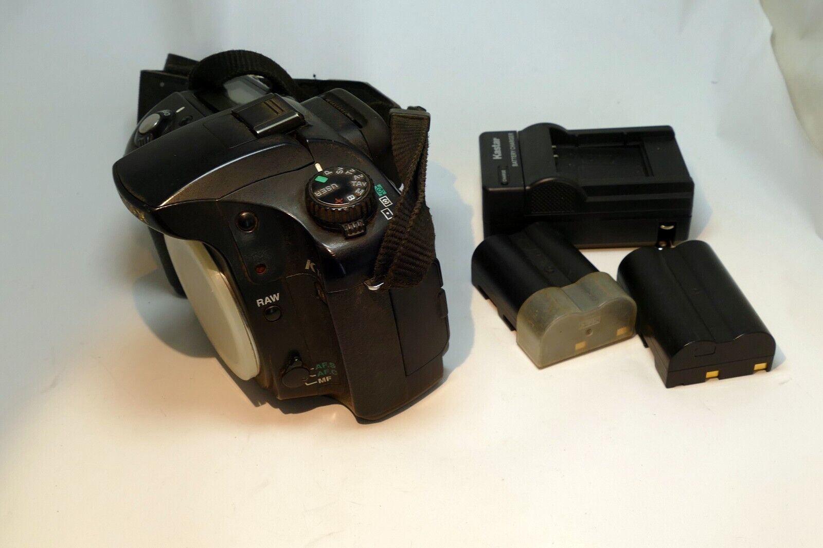 PENTAX Pentax K K10D 10MP Digital SLR Camera Body Only w/ charger battery