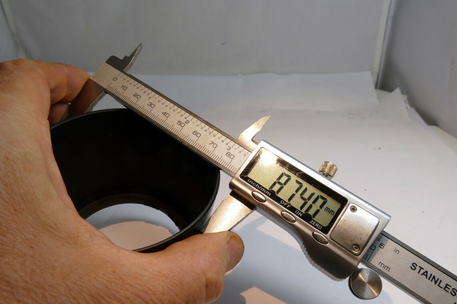 Replacement  63mm ID Lens Hood Shade for 58-62mm rim  (unknown brand)