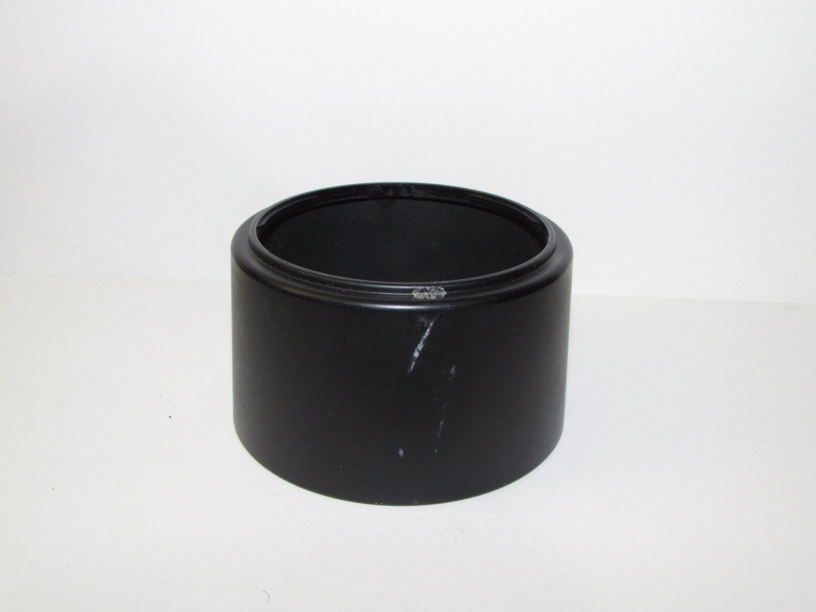Used 62mm Twist on type plastic Lens Hood B10314