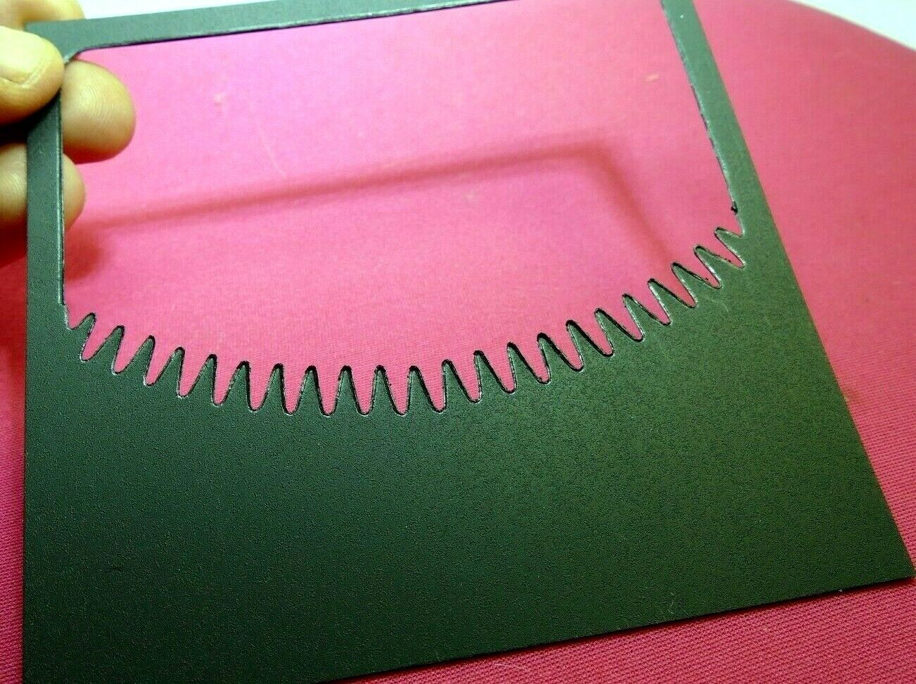 Lindahl 4.5" Bottom Frame Perforated Edge Arc Low key Portrait Vignette Mask