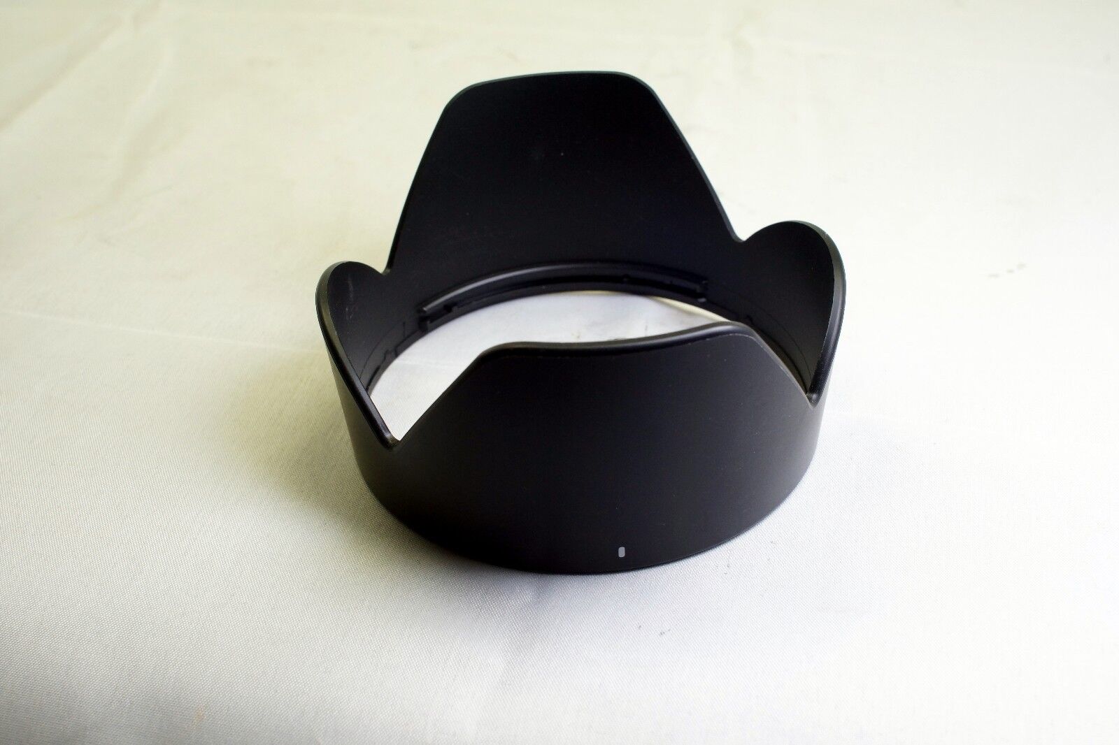 Unknown Brand Twist on  Plastic Lens Hood Shade 77.9mm ID