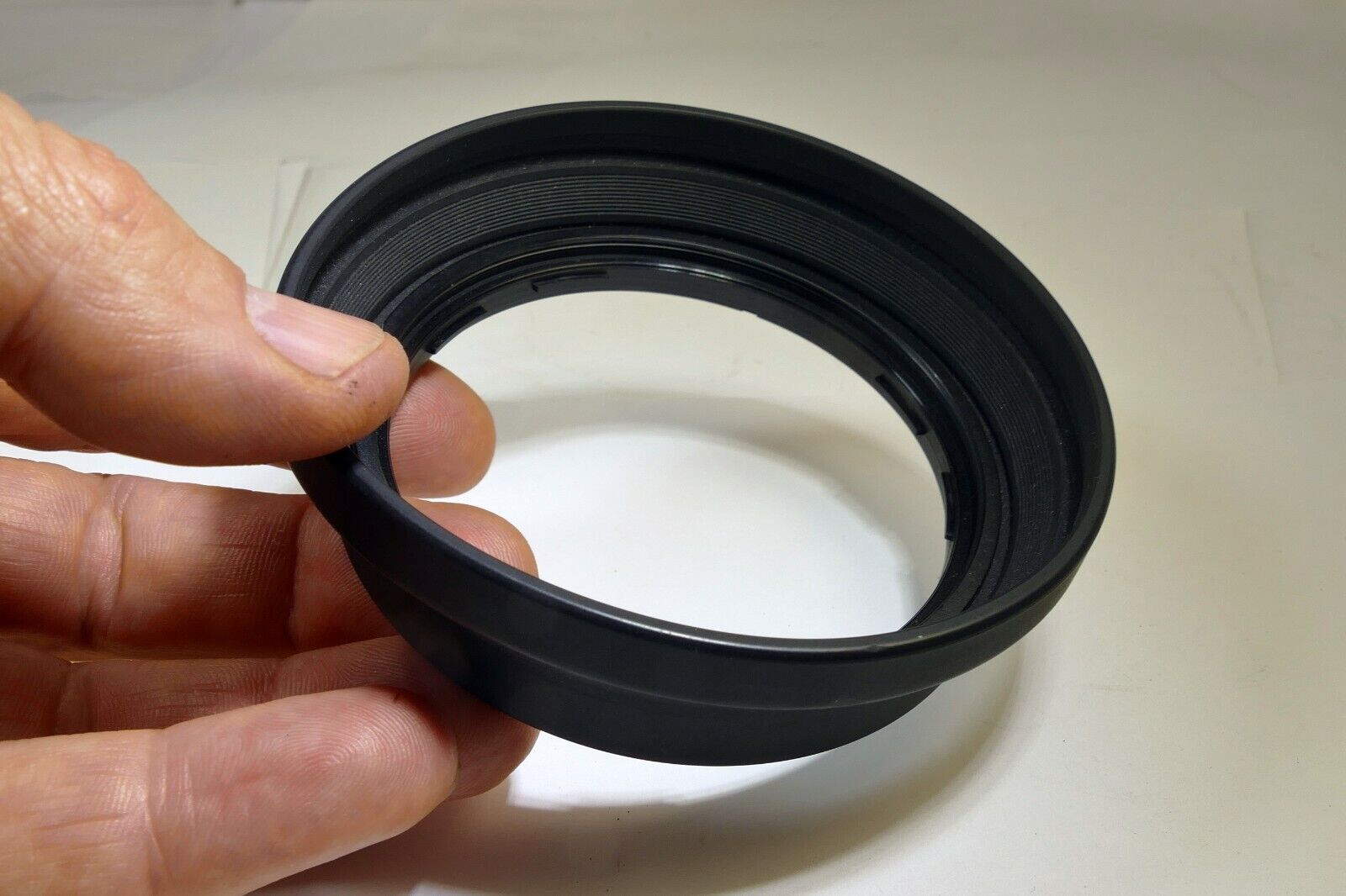 SIGMA twist on Rubber Hood shade for 28-200mm lens AF 72mm rim  f3.8-5.6