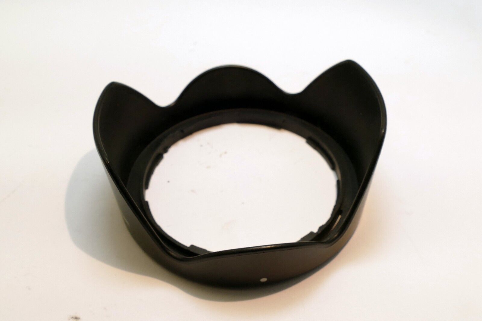 Bower 58mm Petal Hood Shade twist on type Universal