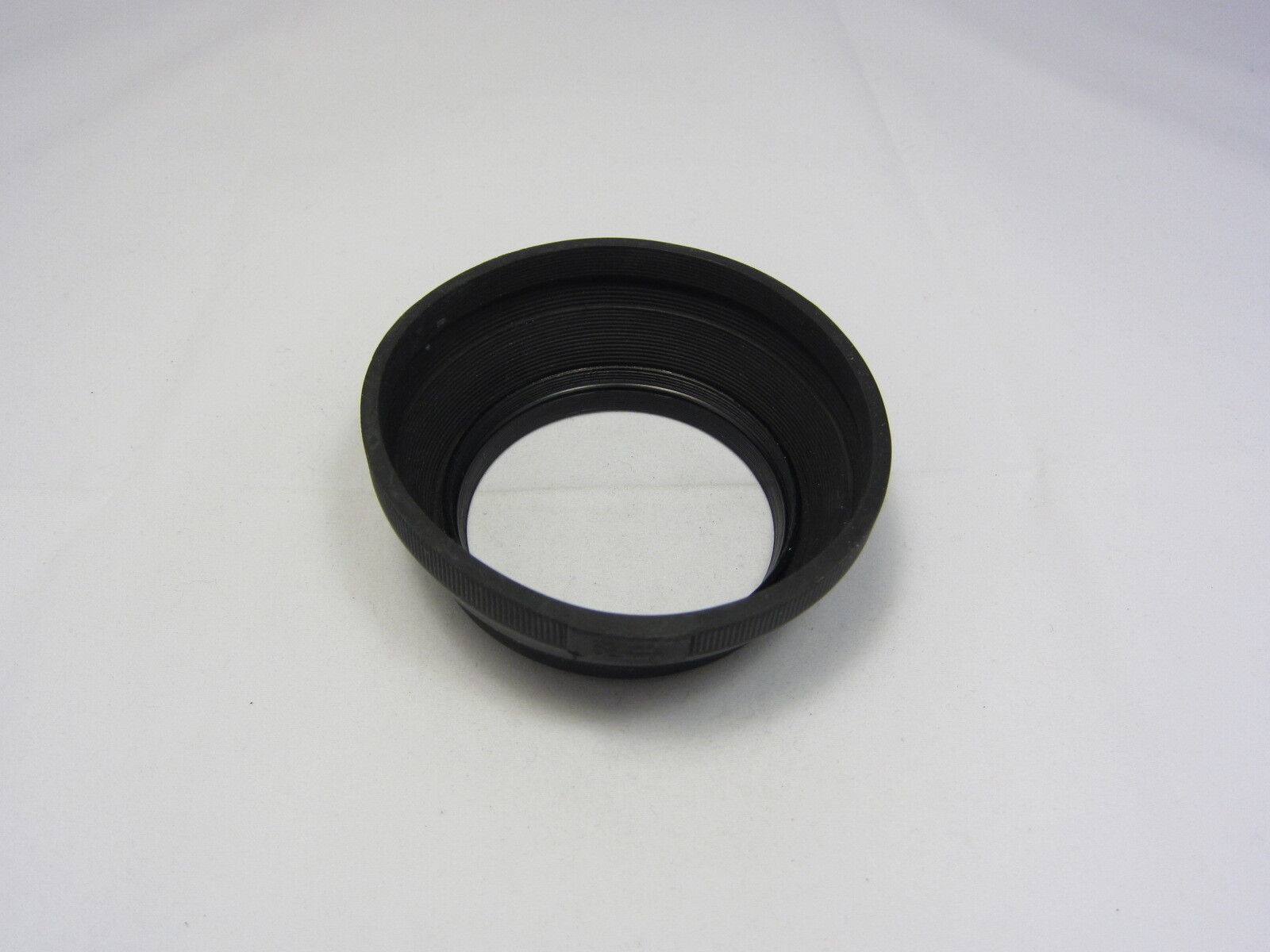 Used 62mm Collapsible Rubber Screw in Lens Hood Made in Korea N102033