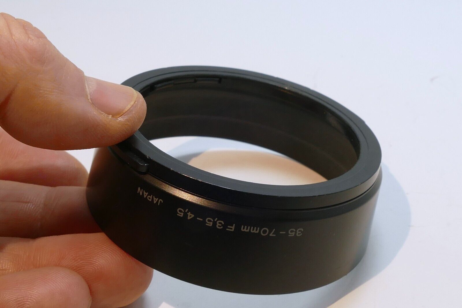 Olympus 35-70mm f3.5-4.5 AF lens hood shade for