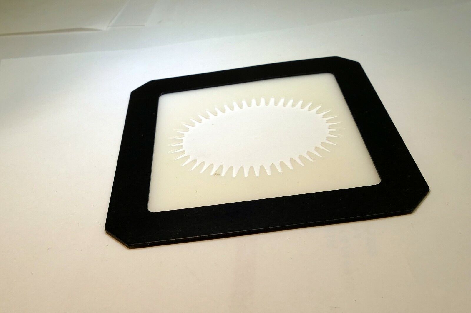 Lindahl Vignette Mask 4.5X4.5" Large Oval 2.5" portraiture creative High key