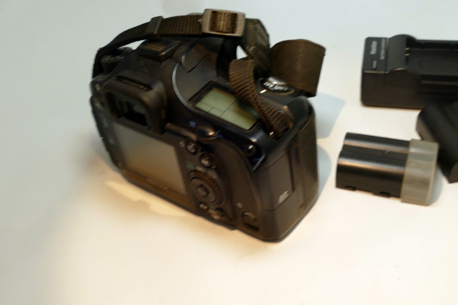 PENTAX Pentax K K10D 10MP Digital SLR Camera Body Only w/ charger battery