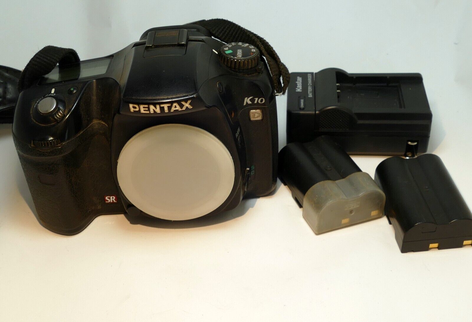 PENTAX Pentax K K10D 10MP Digital SLR Camera Body Only w/ charger battery