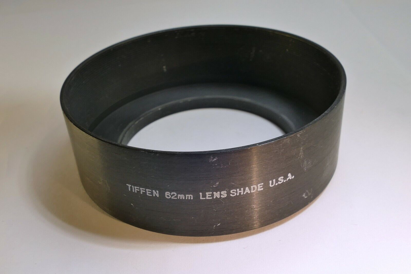 Tiffen 62  lens hood metal threaded screw in type