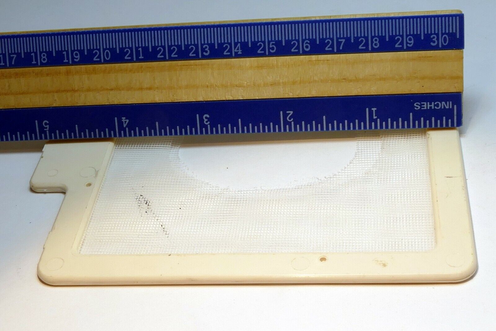 Lindahl Vignette Mask 4.5X4.5" Large Vertical Oval 2" creative High key