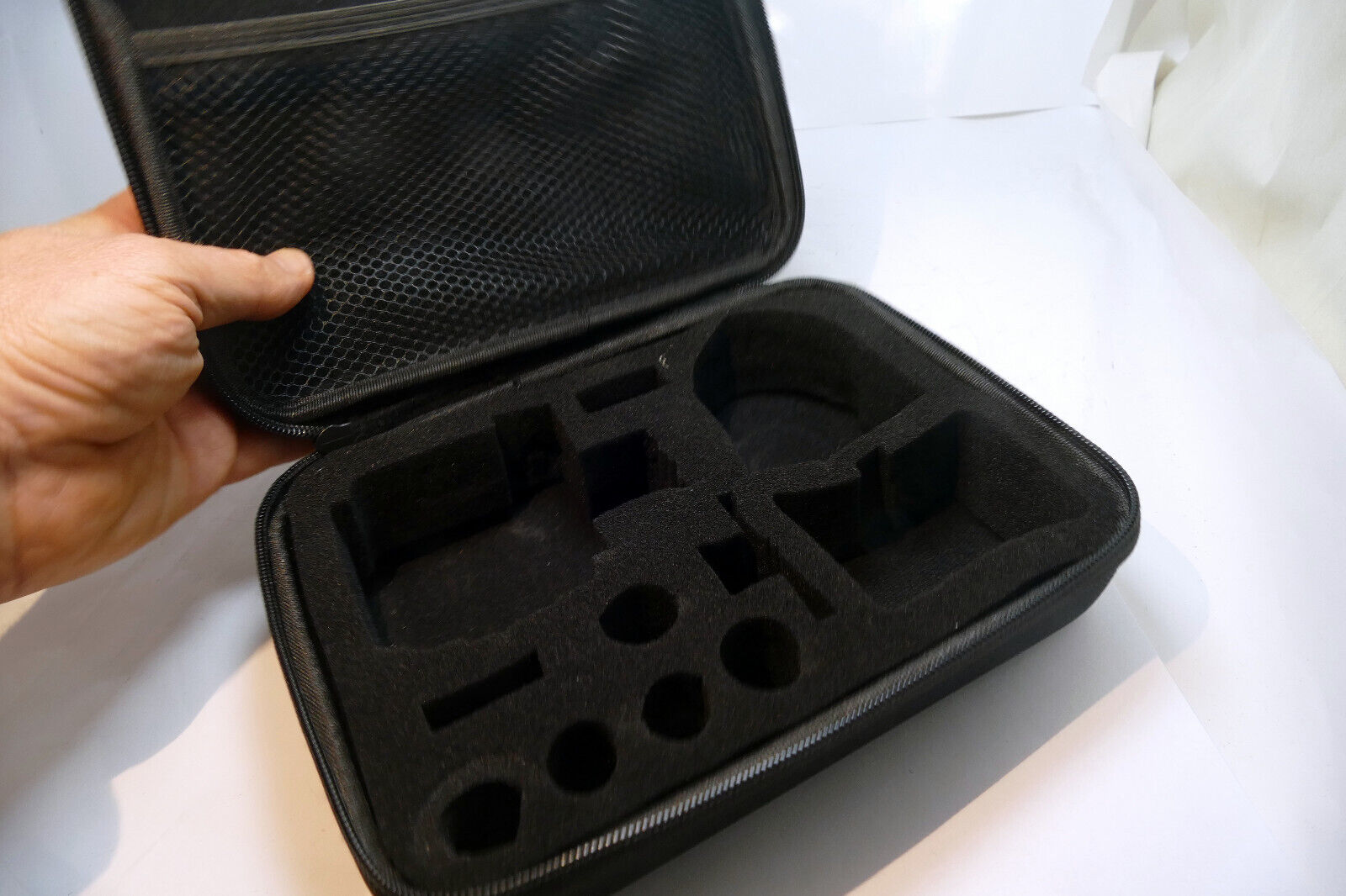 Apeman 4K A87 Action Camera hard case organizer with zipper and dividers
