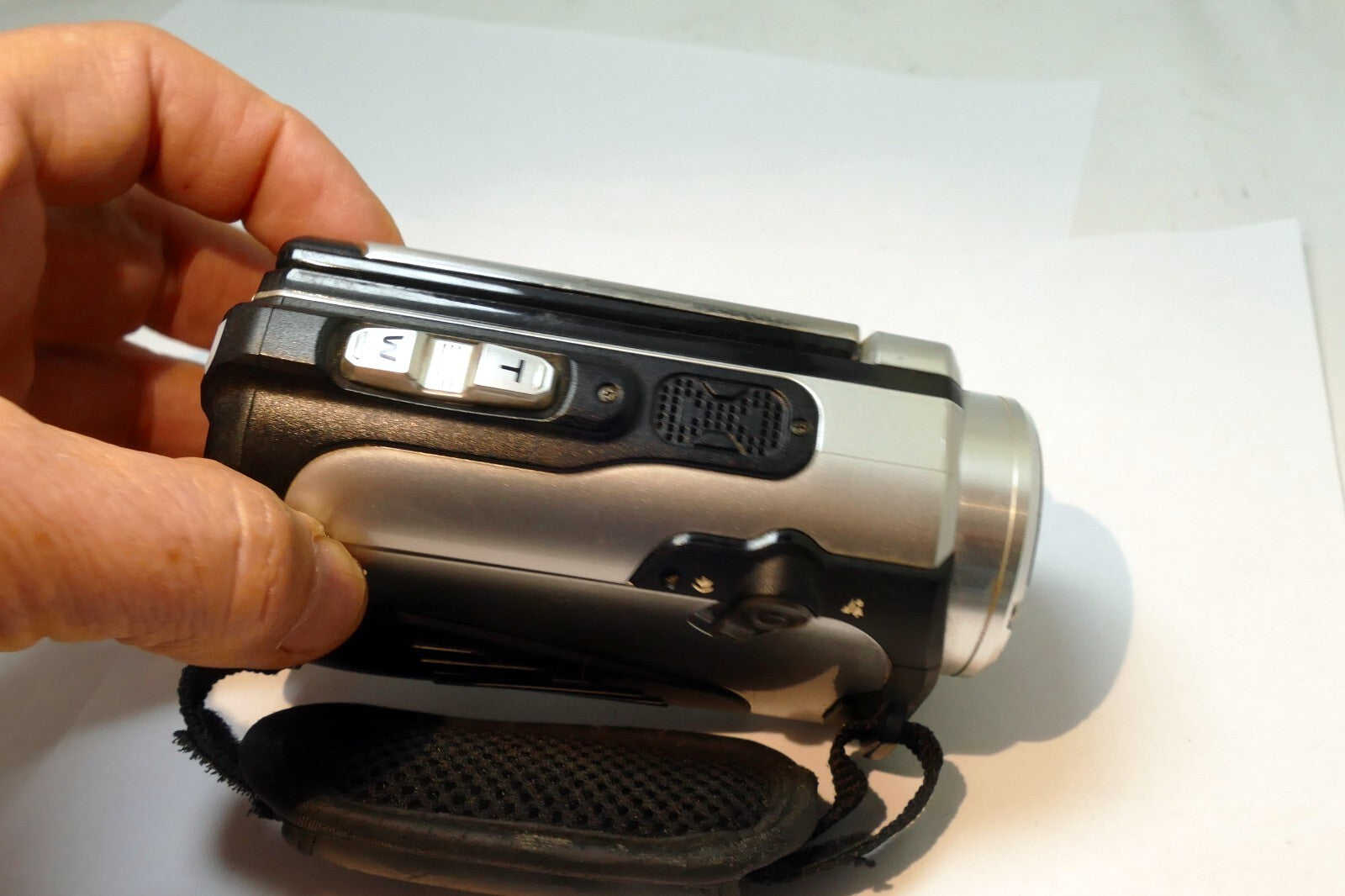 DXG  1080P  DXG - 5B1V  HD Camcorder Gray No battery, charger - Untested, AS IS