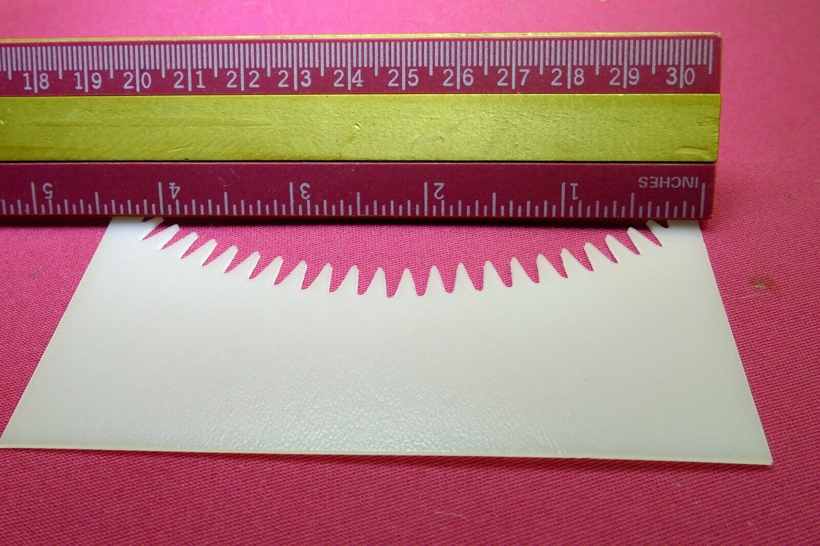 Lindahl 4.5" Bottom Frame Perforated Arc High key Portrait Vignette Mask