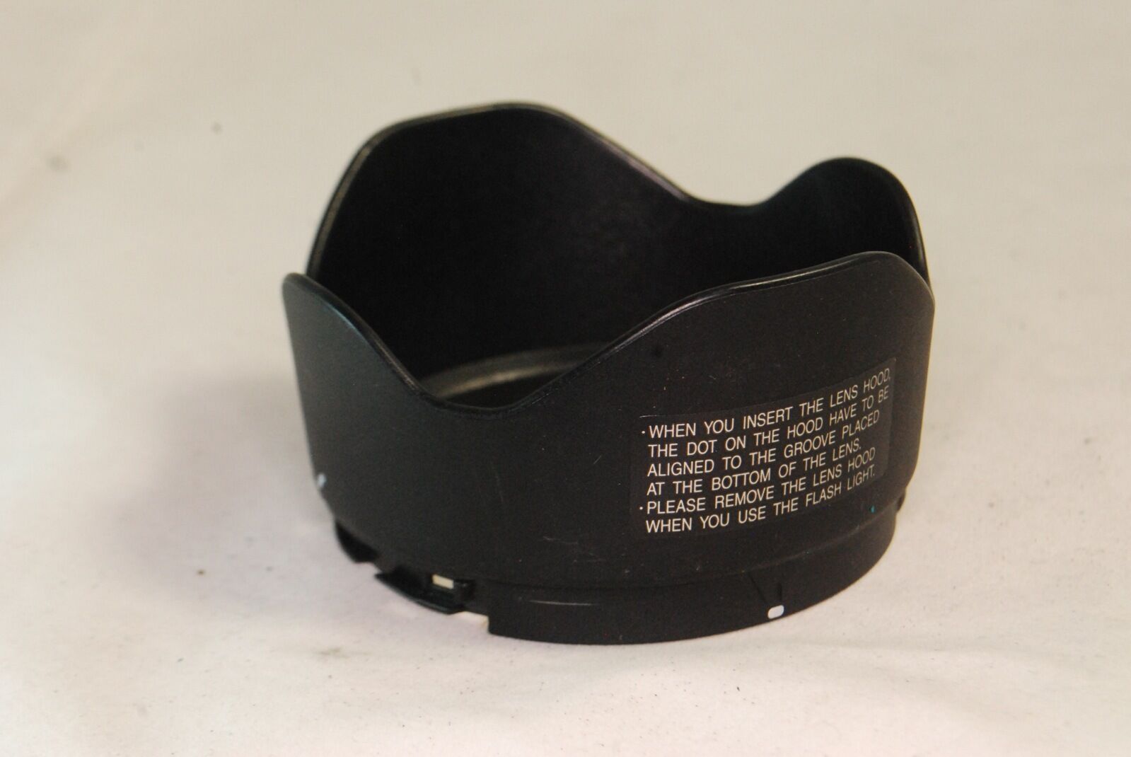 Unknown Brand Black Plastic Lens Hood 63-65mm Twist on type S3108035