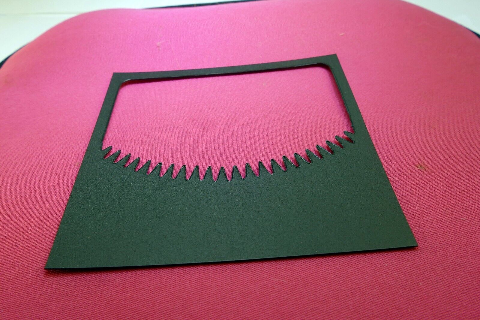 Lindahl 4.5" Bottom Frame Perforated Edge Arc Low key Portrait Vignette Mask