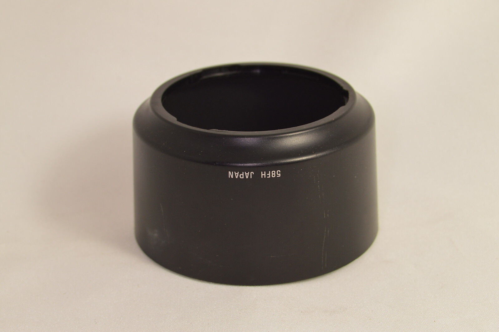 Tamron 58FH plastic Lens Hood for 70-210mm f4-5.6 zoom lens Twist on type