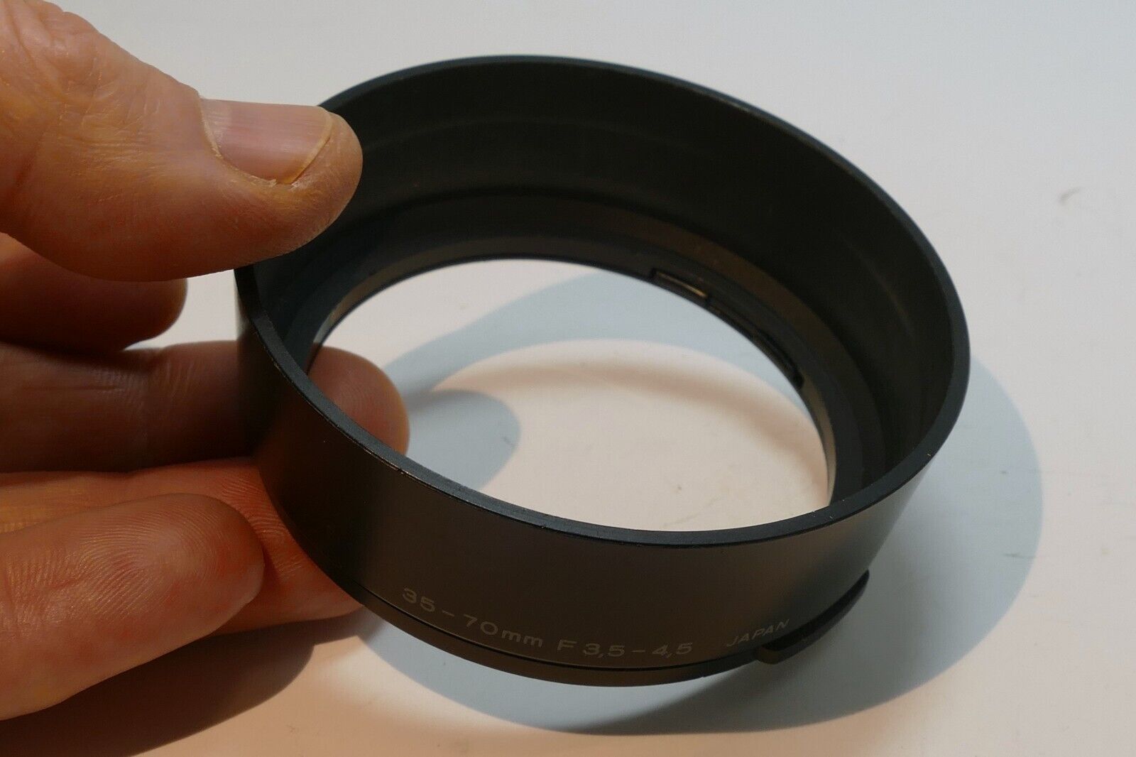 Olympus 35-70mm f3.5-4.5 AF lens hood shade for