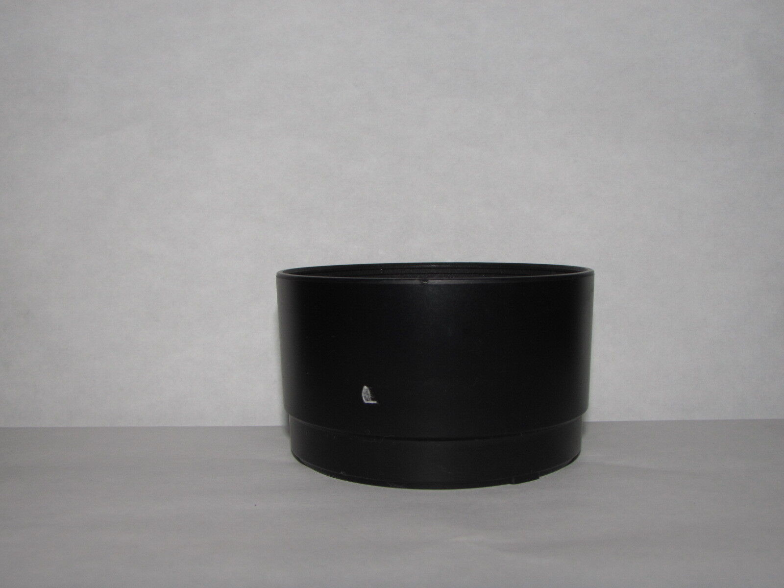 Used 62.7mm ID Twist on type Lens Hood (unknown brand)  B20408