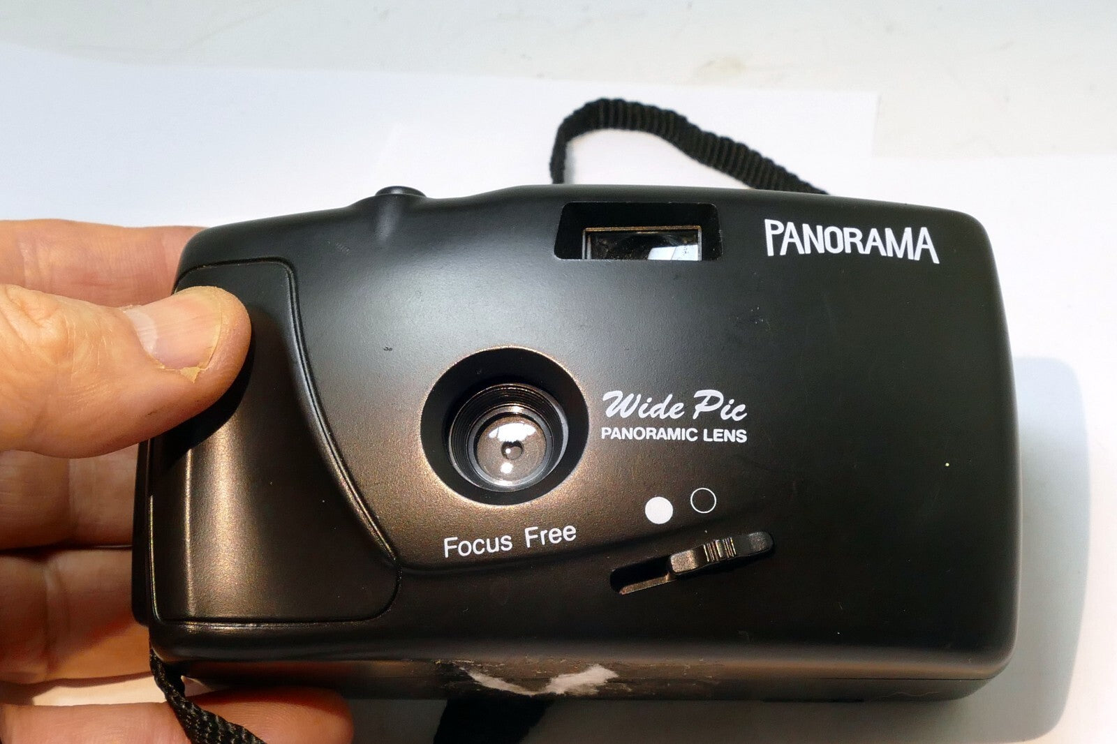 PANORAMA WIDE PIC 35MM POINT & SHOOT FILM CAMERA w/ 28mm wide Angle lens