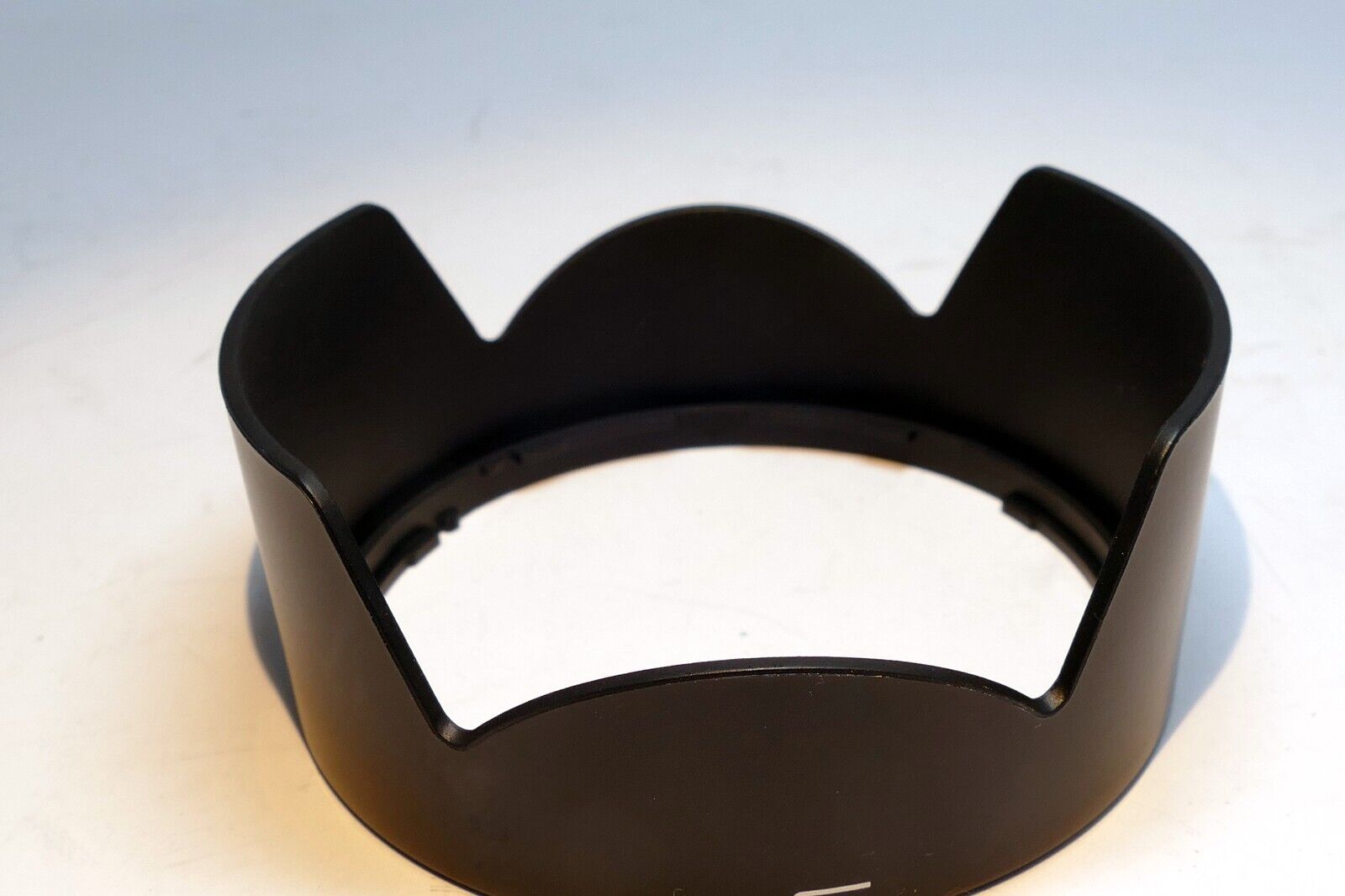 Replace HB-32 Plastic lens hood Shade for Nikon 18-140mm f3.5-5.6 AF-S lens kit