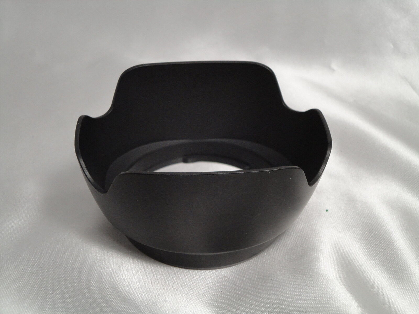 Plastic Lens Hood (62.8mm inner diameter unknown brand) 2103051