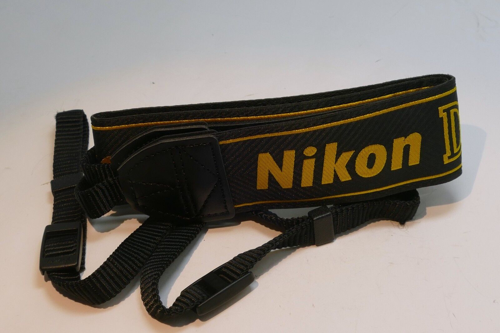 Nikon D810 AN-DC12 AN DC12 Shoulder neck Strap for D810 - Original OEM