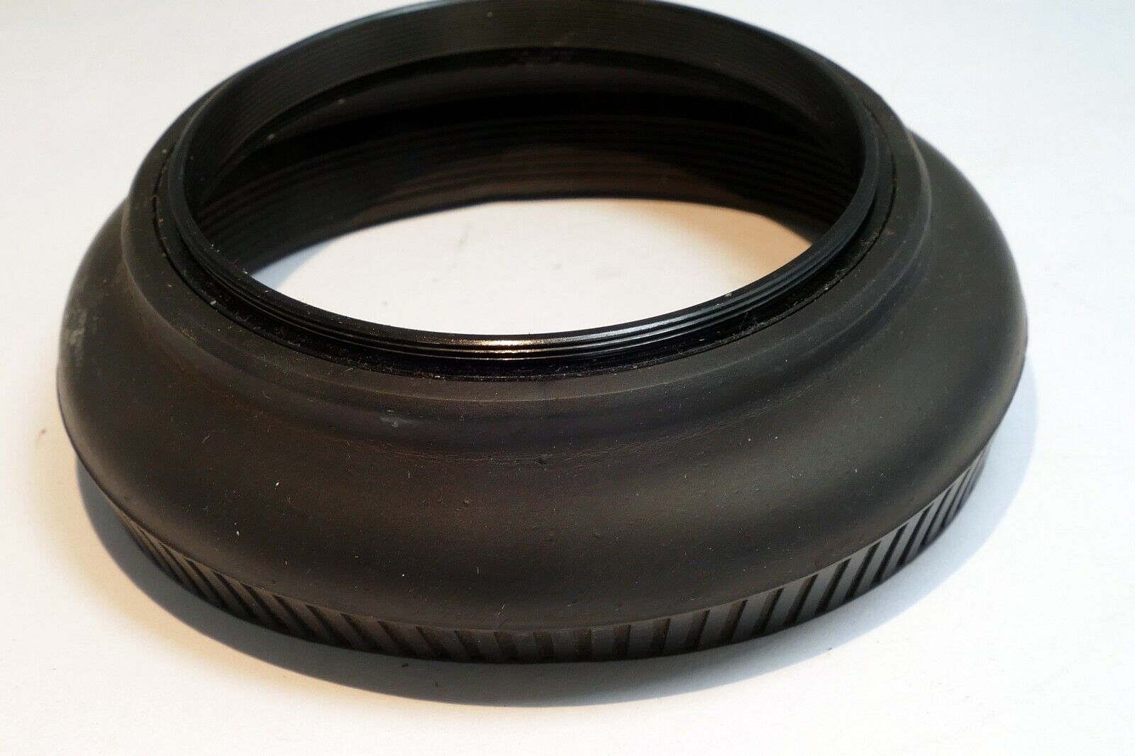 72mm Rubber Hood shade   double threaded rubber loose from ring