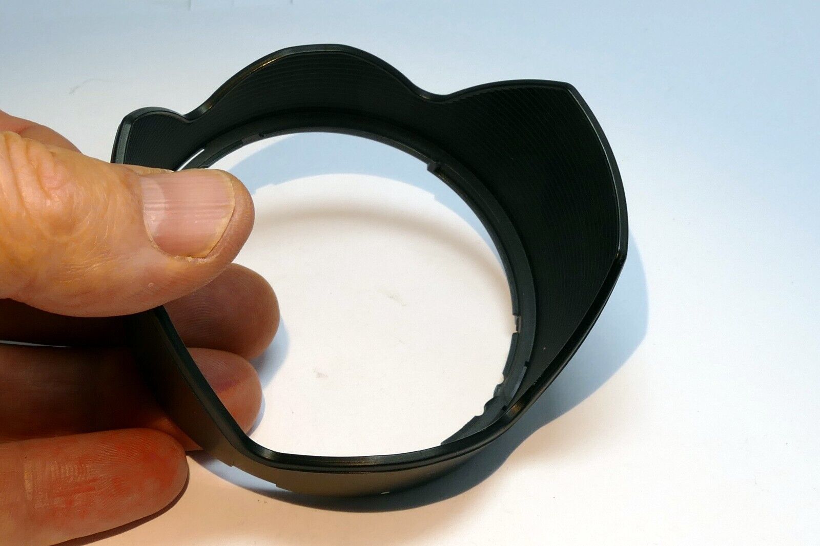 Quantaray Lens Hood Shade for 28-200mm f/3.8-5.6 18-200mm (62mm rim)