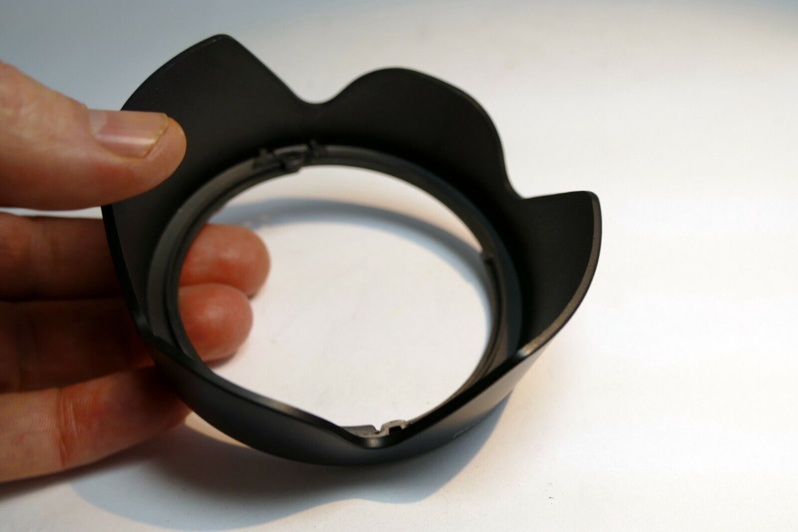 Replacement EW-73B Lens Hood Shade for Canon 17-85mm f/-5.6 IS EF-S 18-135mm IS