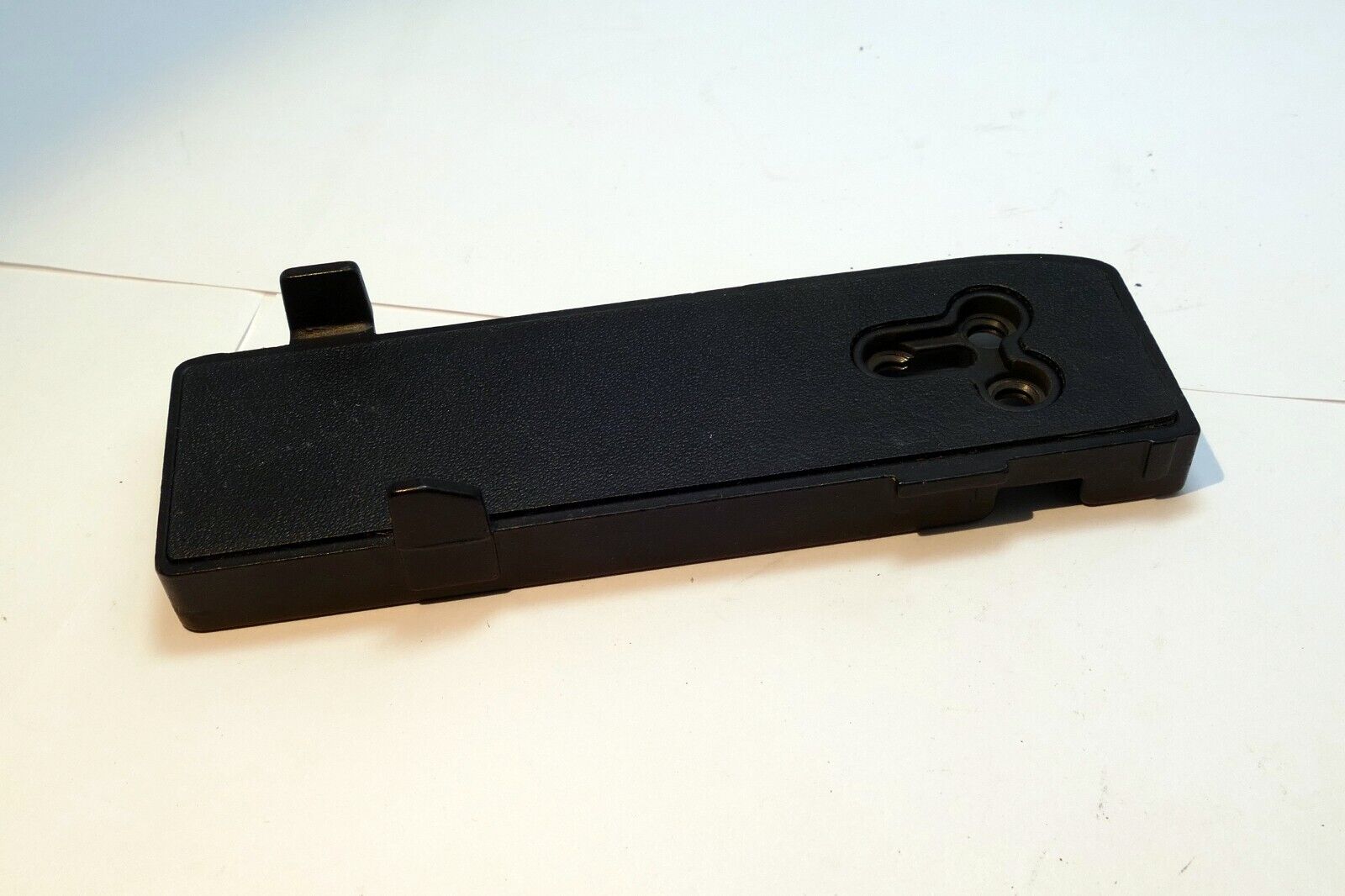 Nikon AH-3 Plate tripod for MD-4 adapter bracket - missing tripod screw