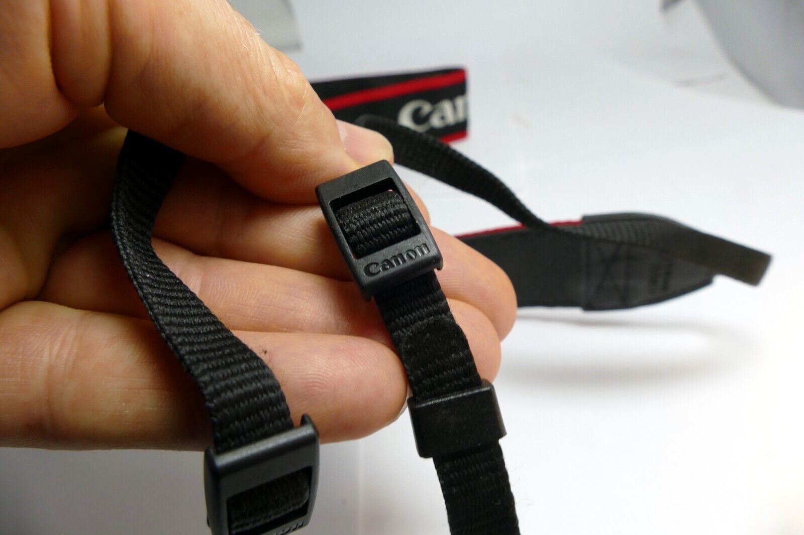 Canon EOS 90D Digital Camera Neck Shoulder Strap Black-Red - Genuine MINT