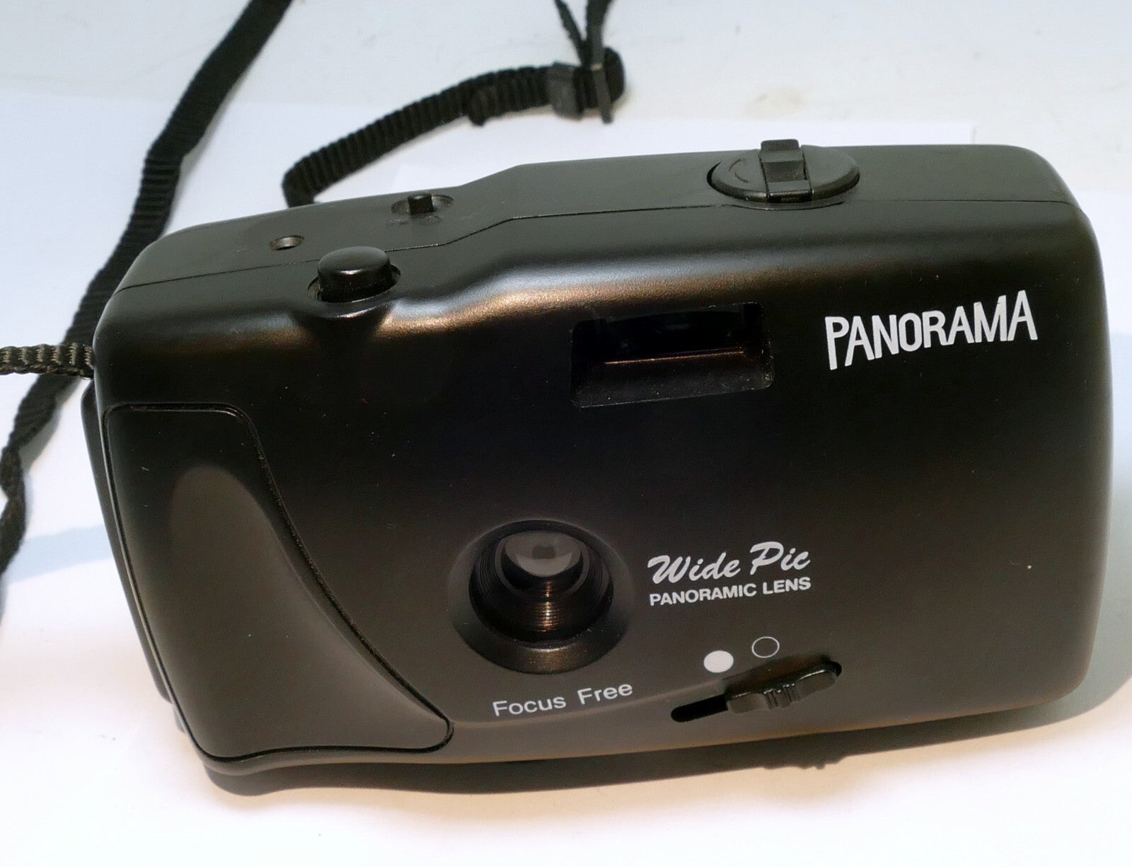 PANORAMA WIDE PIC 35MM POINT & SHOOT FILM CAMERA w/ 28mm wide Angle lens