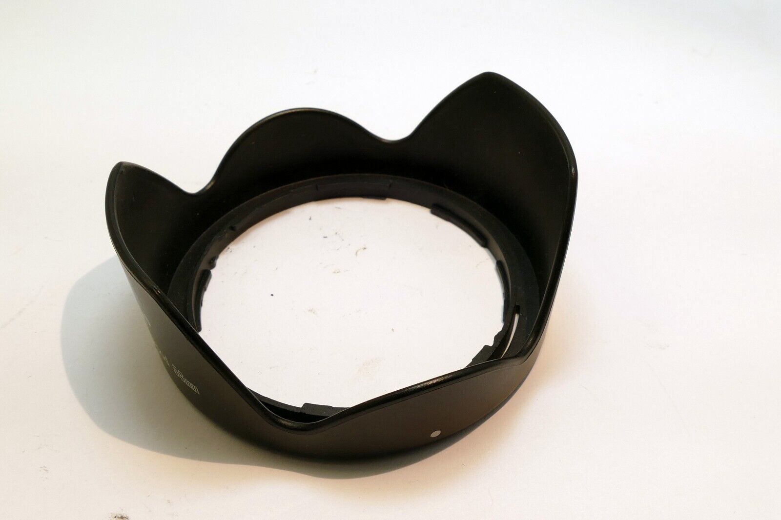 Bower 58mm Petal Hood Shade twist on type Universal
