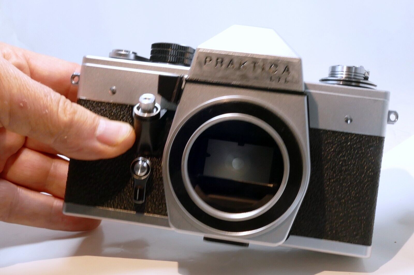 PRAKTICA LTL M42 CAMERA BODY Only - Meter is inop , shutter works