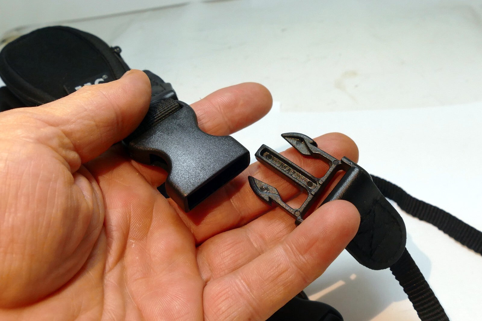 JJC Neoprene Camera Strap w/ quick release buckles 5.5cm wide  - sturdy