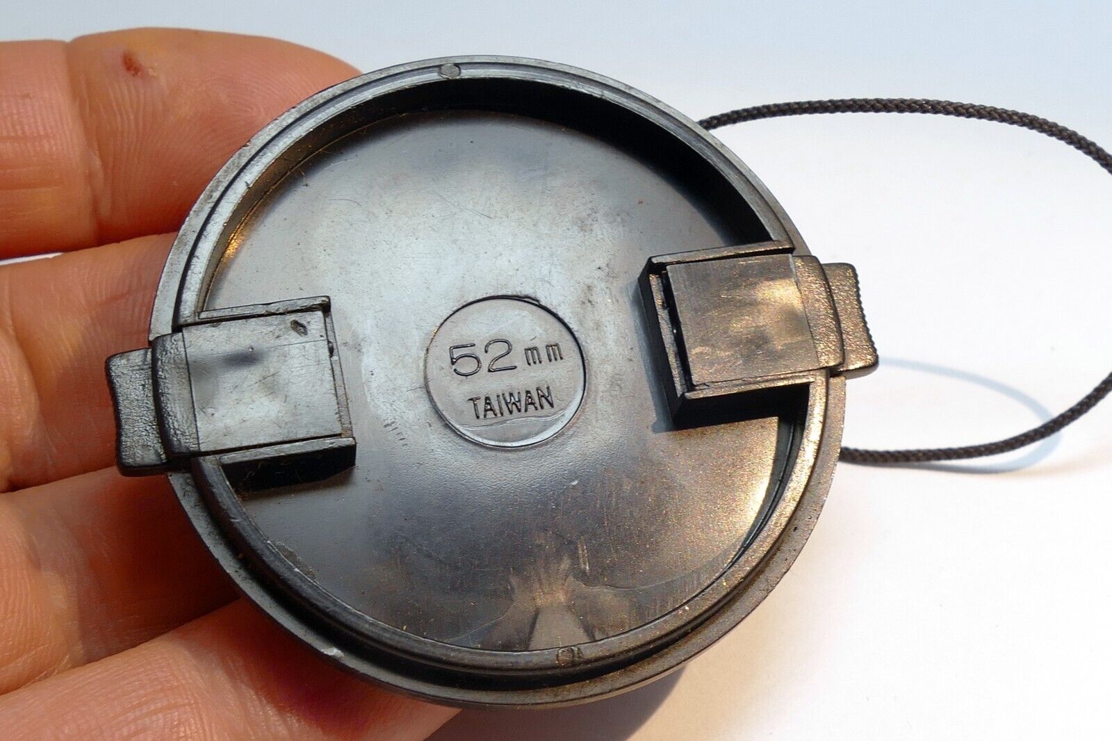 52mm snap on type Front Lens Cap with keeper string for 18-55mm zoom lens