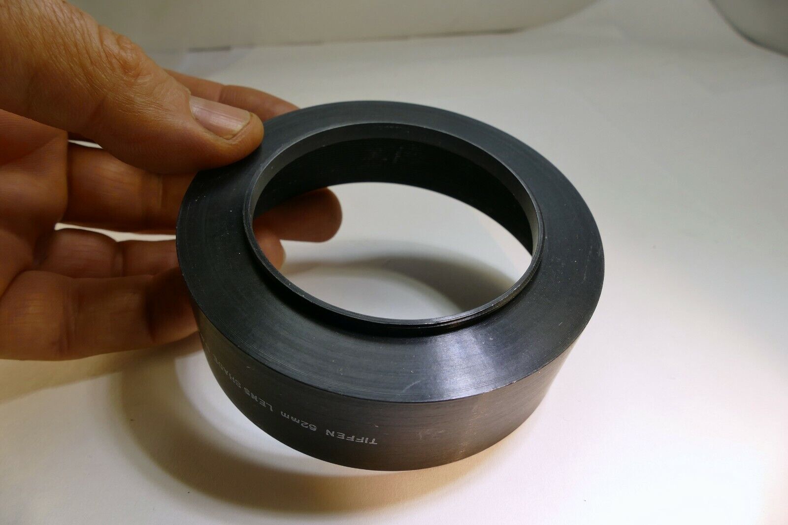 Tiffen 62  lens hood metal threaded screw in type