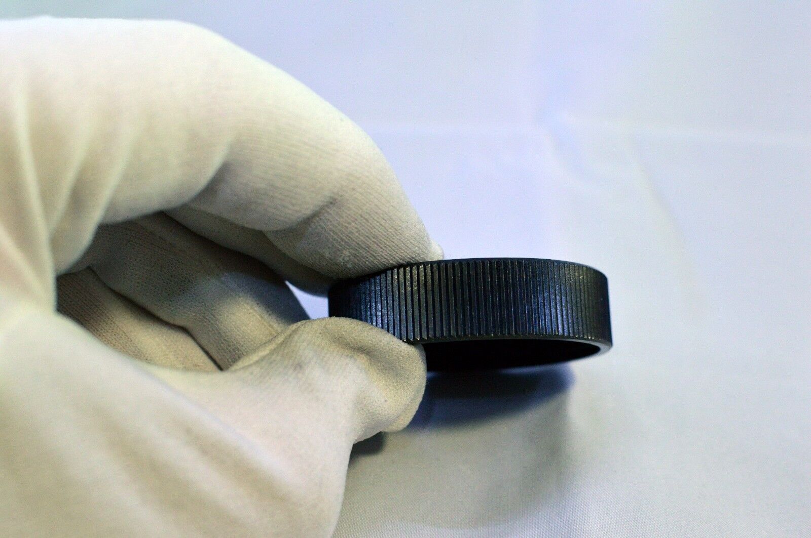 unknown brand rear lens cap for M42 universal  screw mount lenses vintage Black