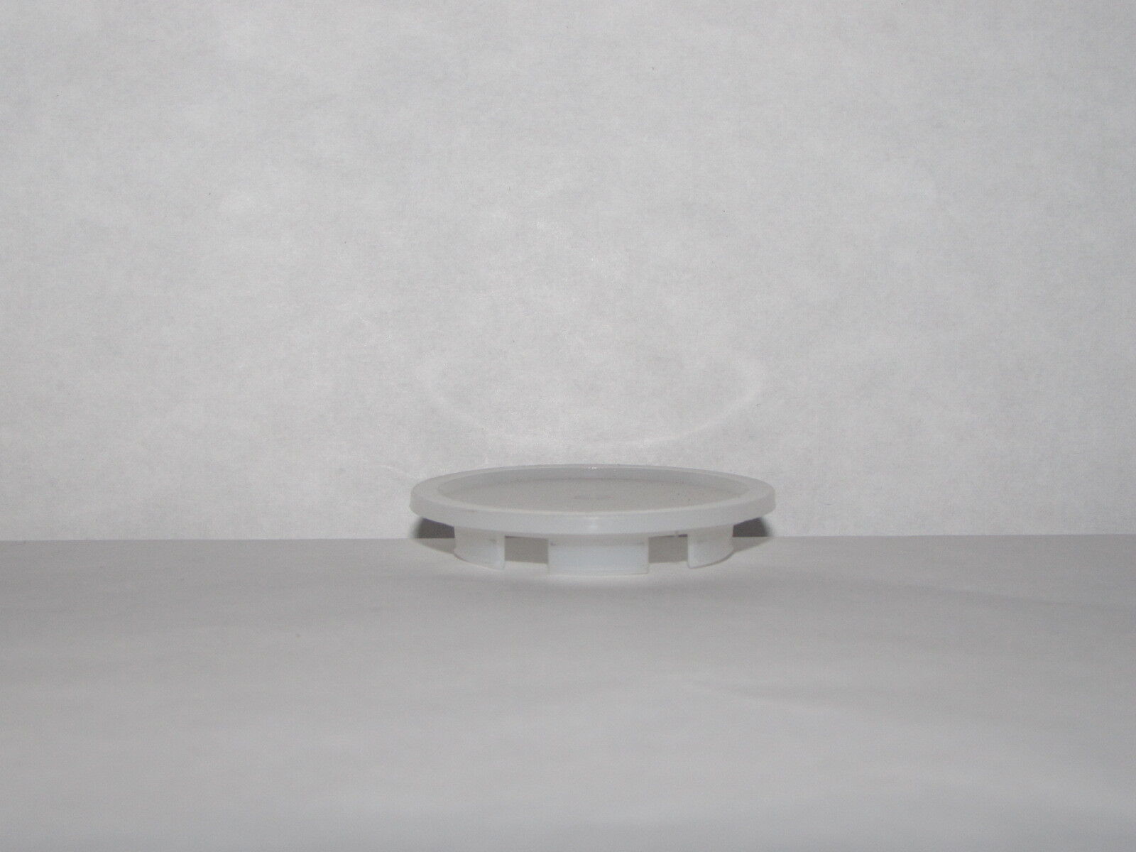 37mm 38mm OD Camera Body Cap White (unknown brand ) slip on type