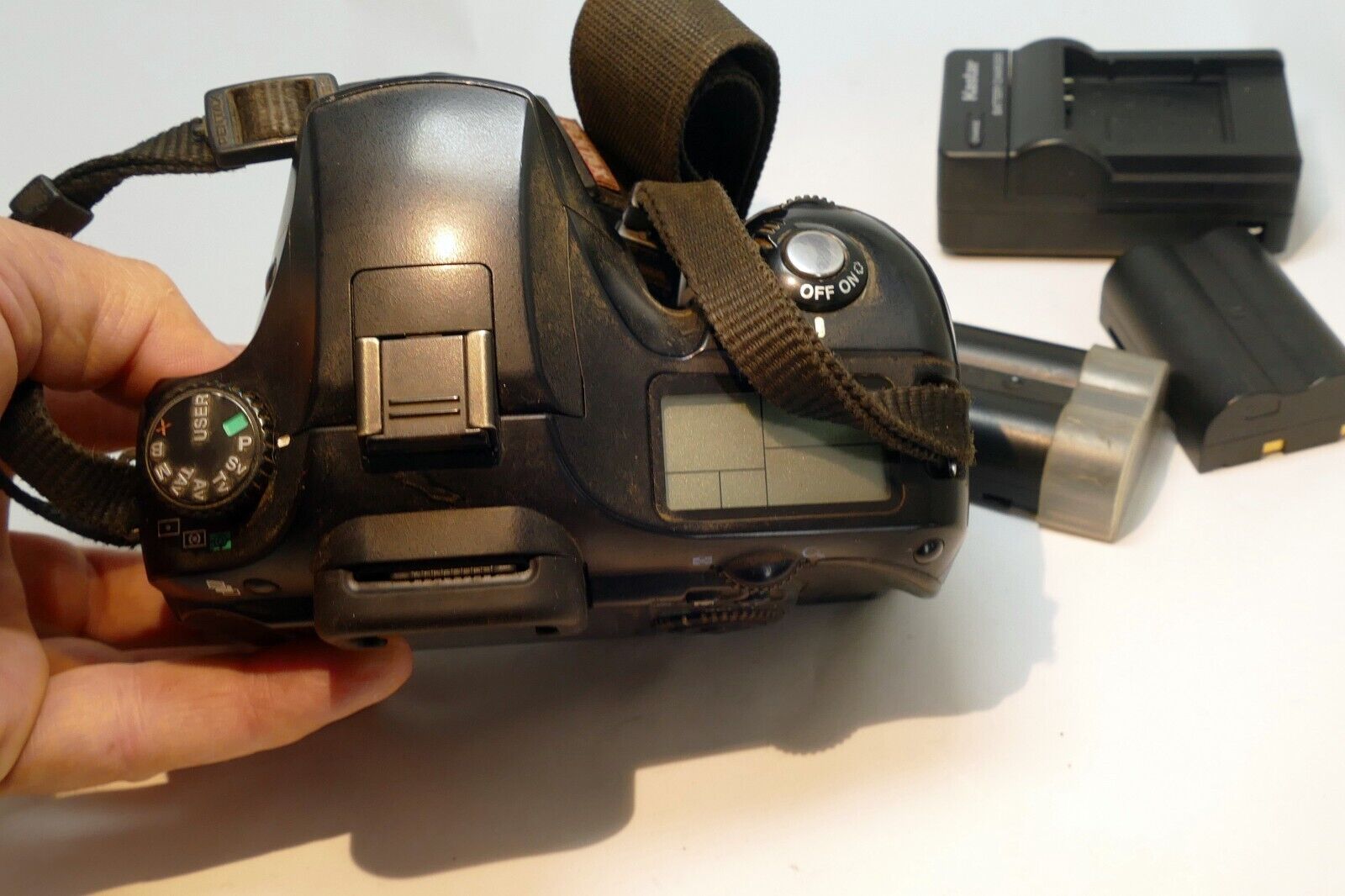 PENTAX Pentax K K10D 10MP Digital SLR Camera Body Only w/ charger battery