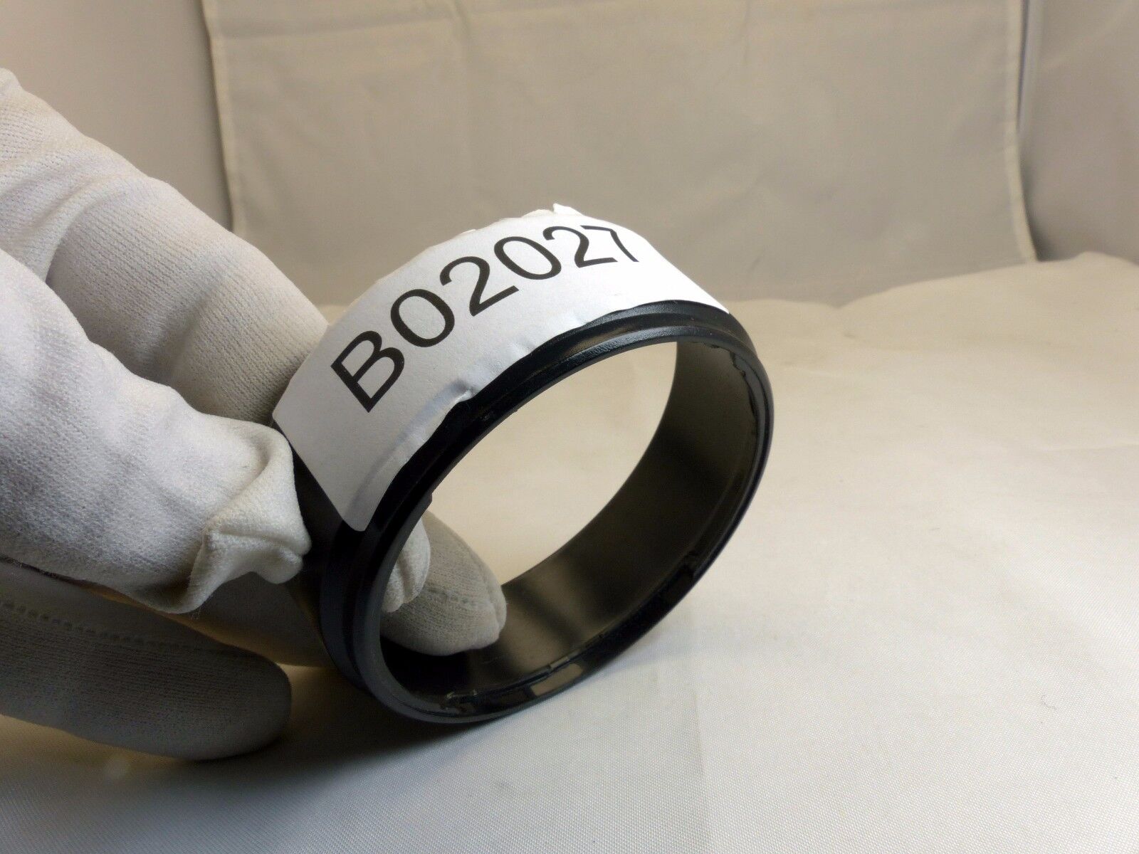 unknown brand 64.3mm ID Lens Hood twist on type  B02027