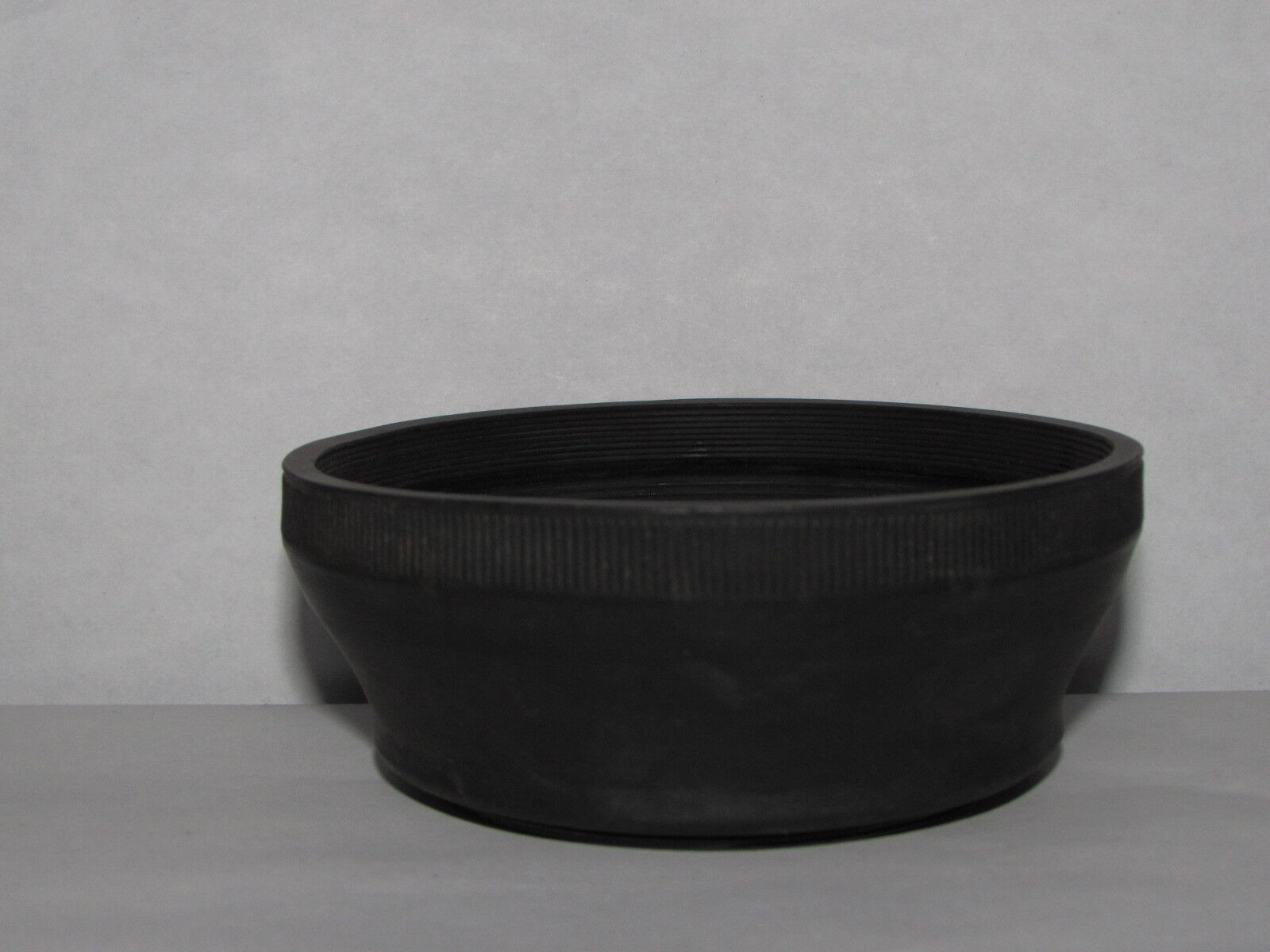 Used 62mm Rubber Lens Hood for zoomm lenses 35-70mm 35-85mm  B20328
